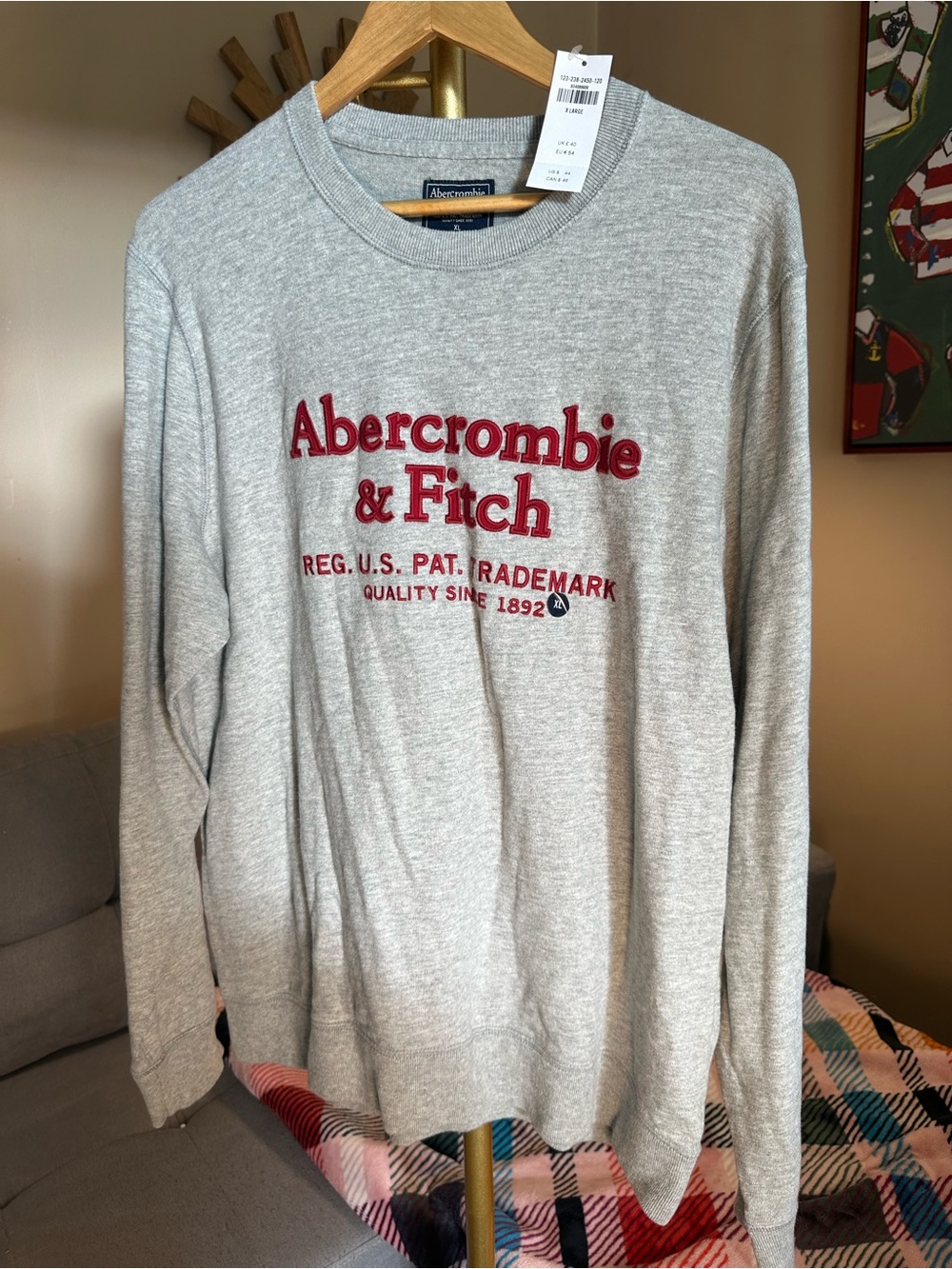 Abercrombie & Fitch Men's Light Gray Logo Crewneck Pullover Vintage